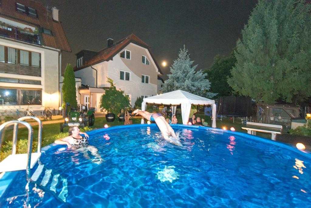 Haus Sanz 3* Wenen